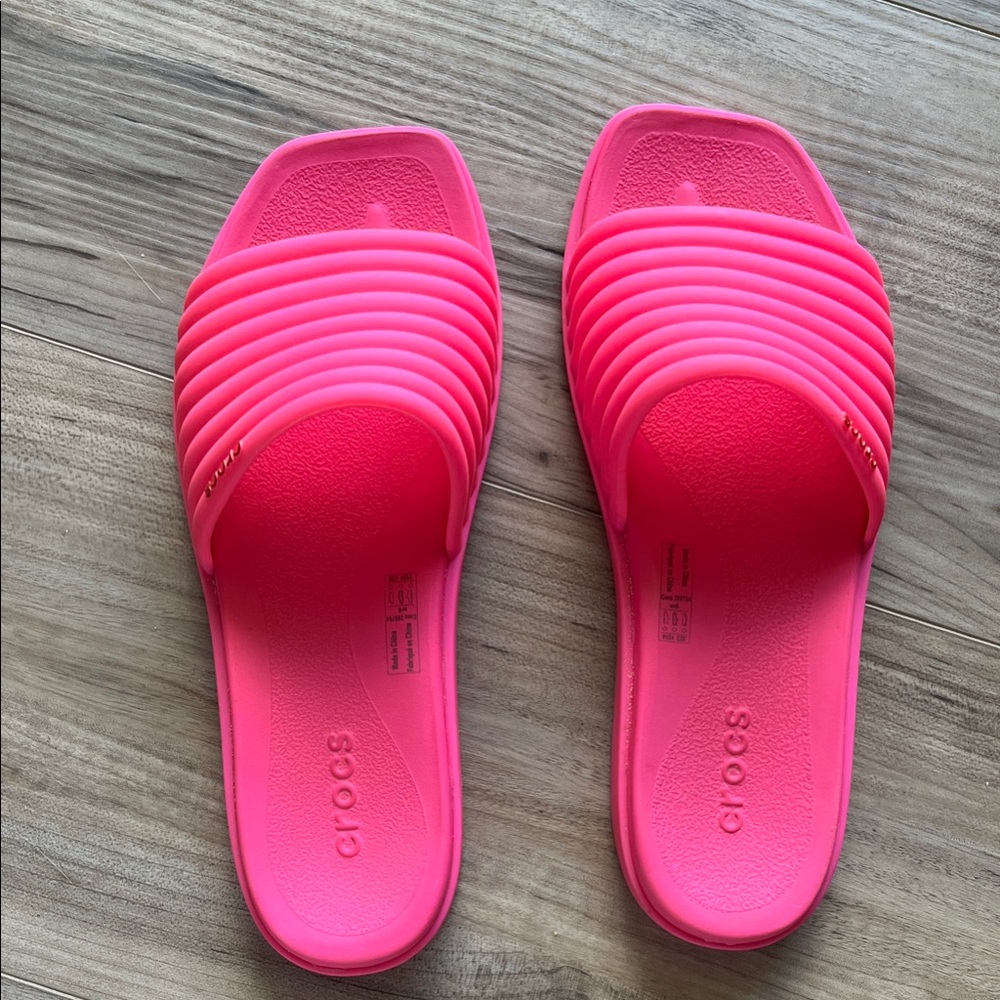 CROCS Women's Vibrant Pink Slide Sandals